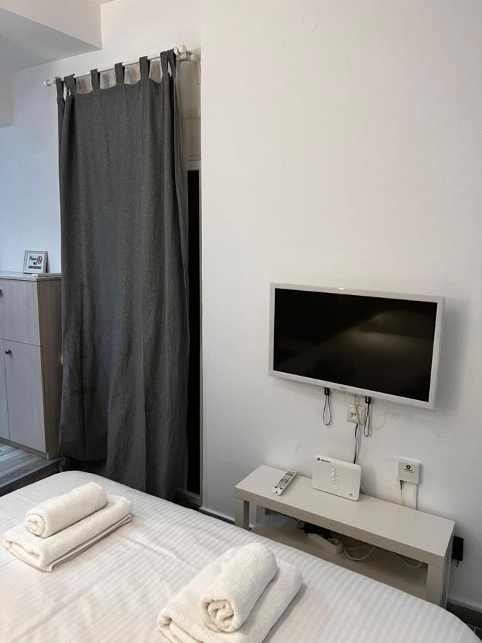 Small Budget Diamond In Agias Sofias. Appartement Thessaloniki